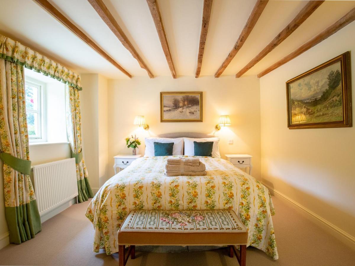 Hayloft At Newbarn Farm Villa Чипинг Нортън Екстериор снимка